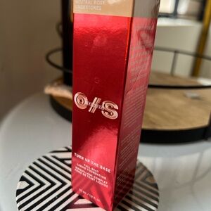 ONE/SIZE Turn Up The Base Foundation